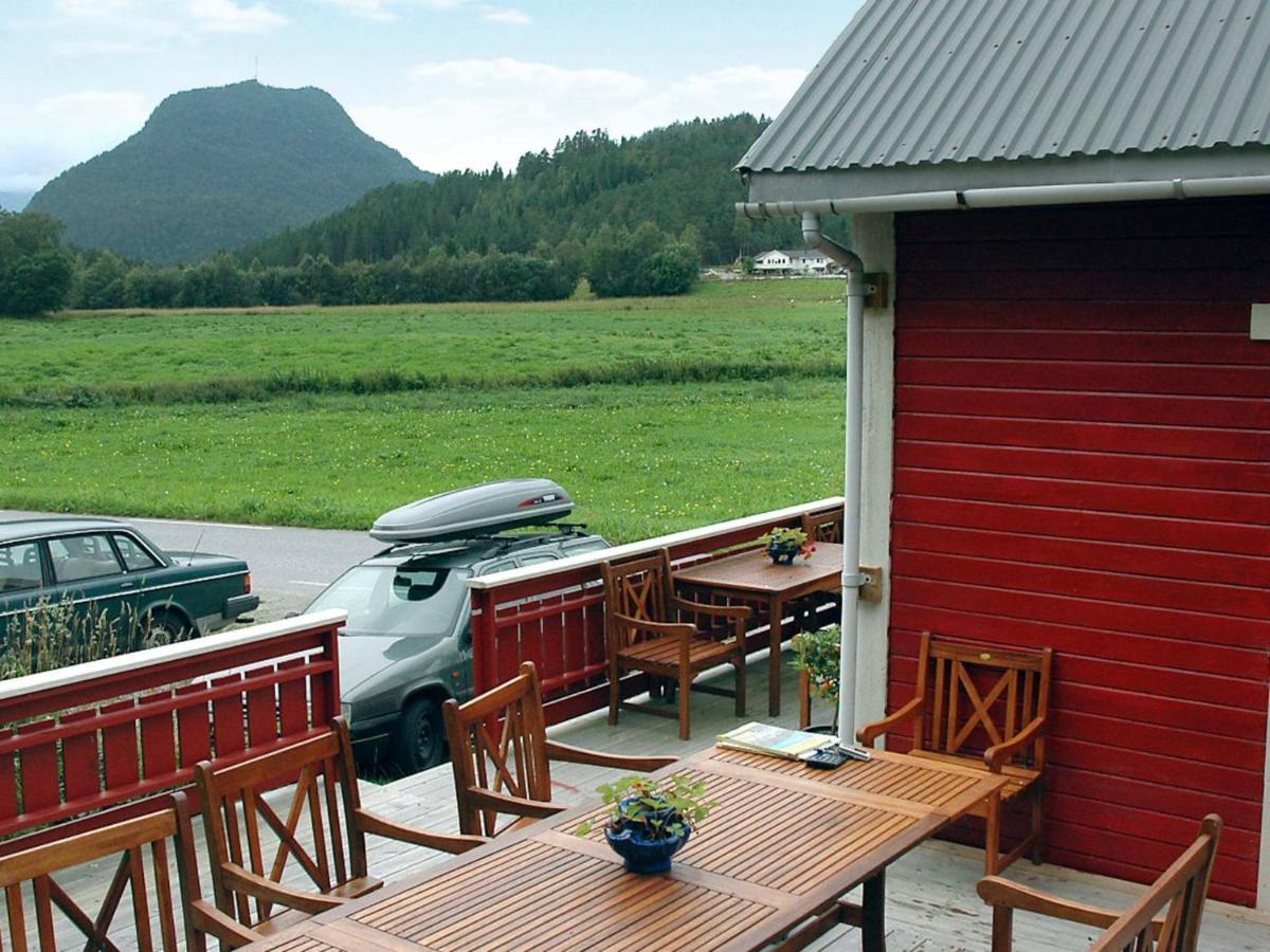 Three-Bedroom Holiday Home In Isfjorden Torvik Habitación foto